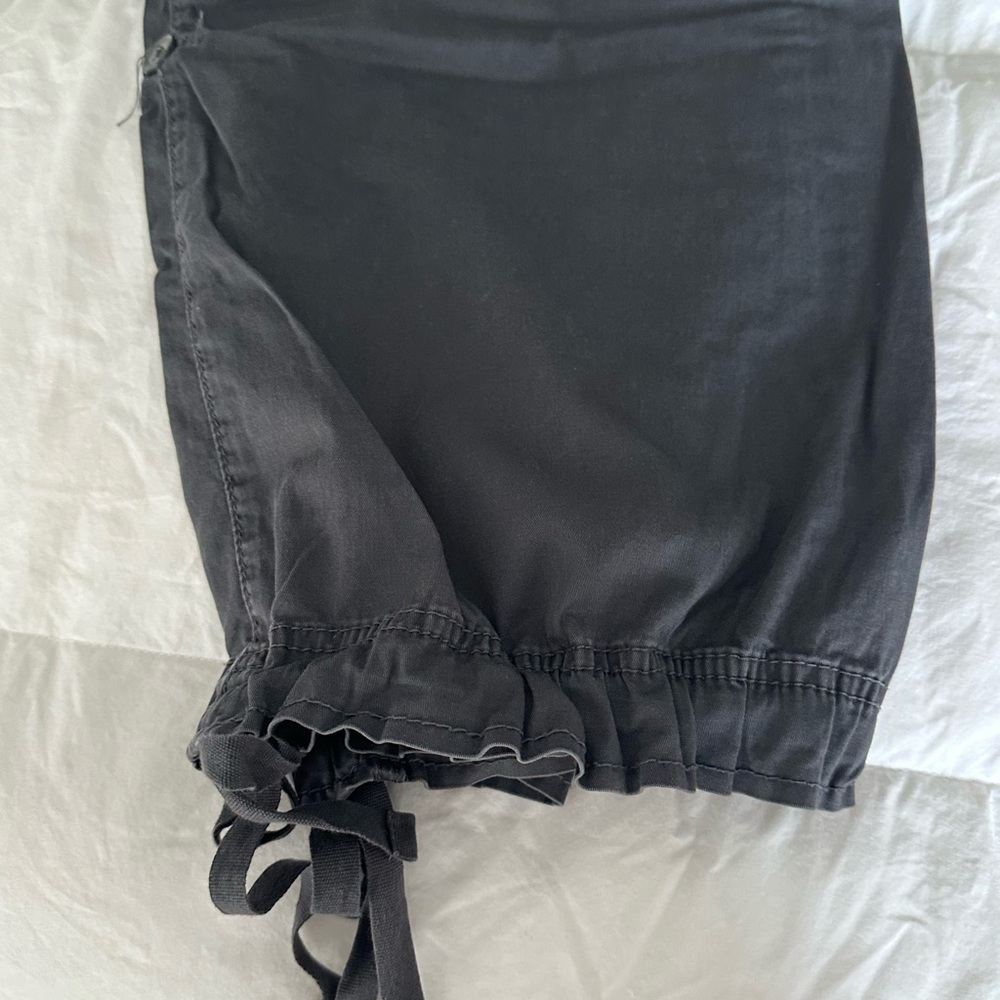 Women’s plus size 24W 2 pairs Charcoal gray and Olive green Cargo Pants - Picture 11 of 16
